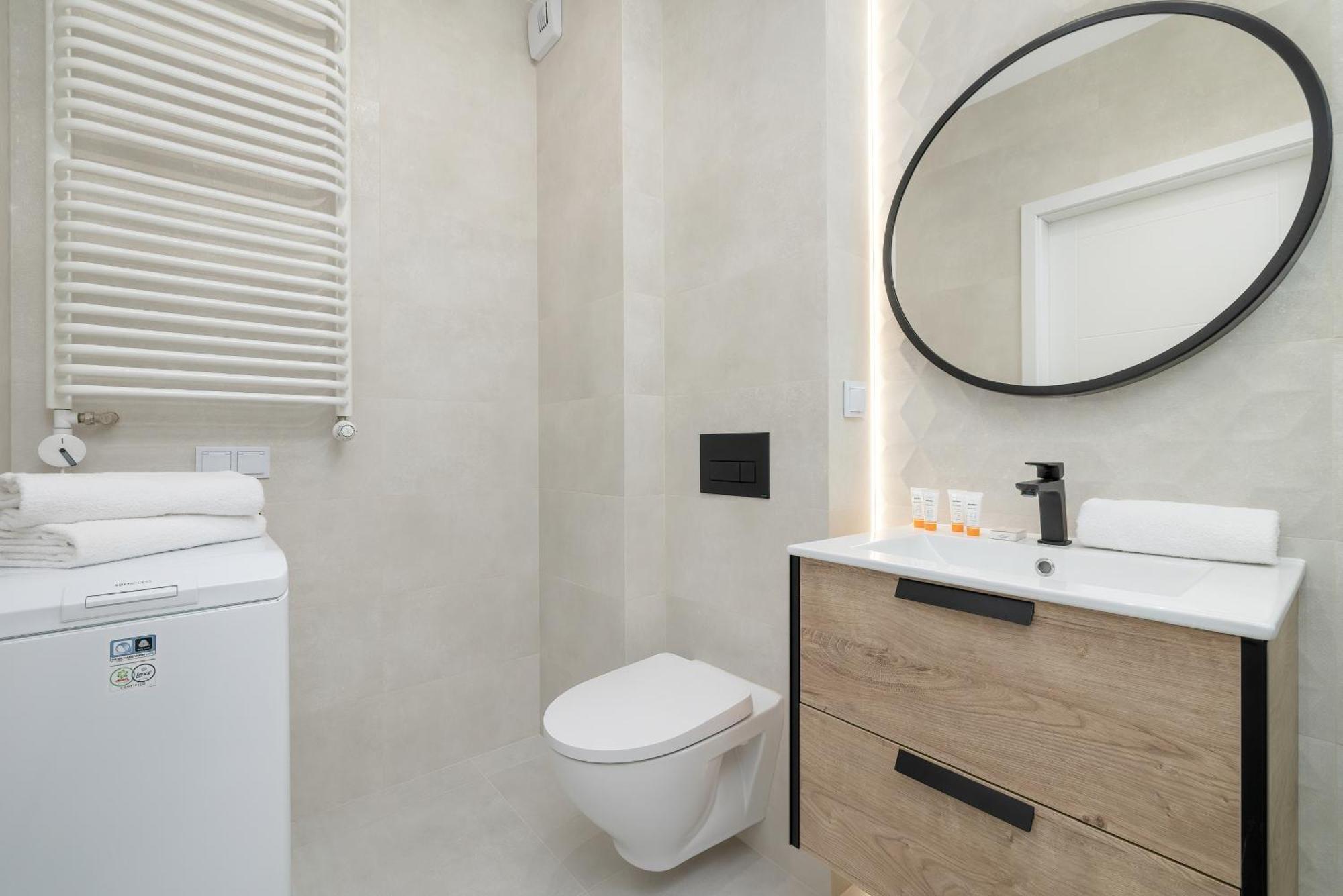 Bright Apartment Park Lotnikow Near Tauron Arena Krakow By Noclegi Renters Exteriör bild