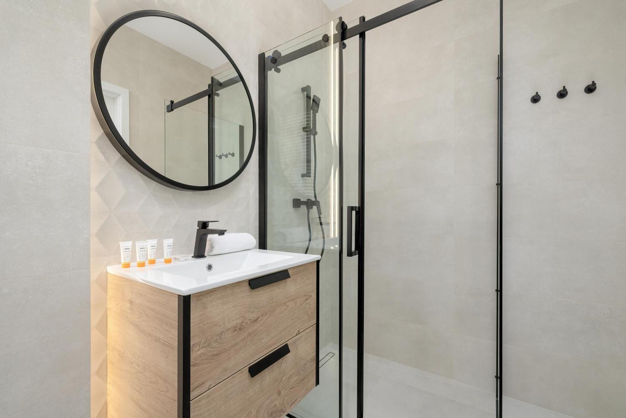 Bright Apartment Park Lotnikow Near Tauron Arena Krakow By Noclegi Renters Exteriör bild